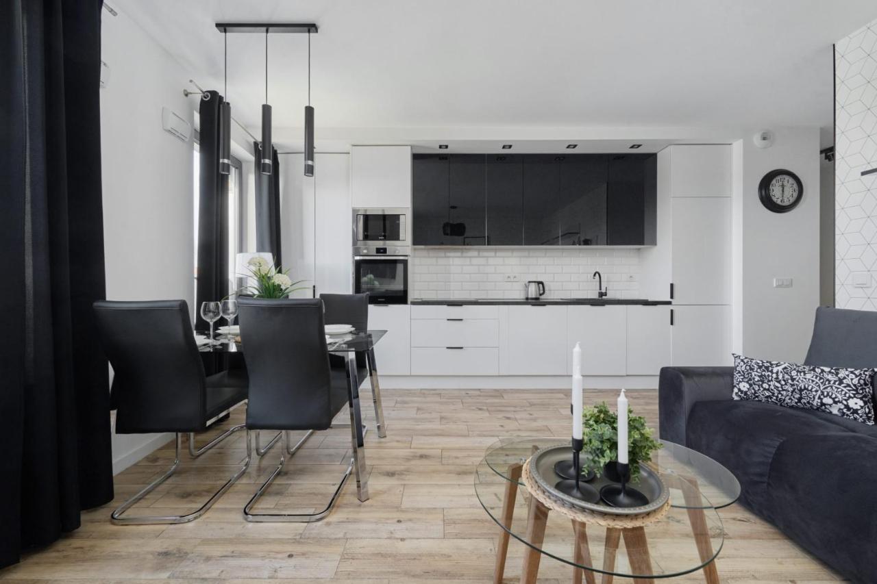 Chique For A Big Family With 2 Parking Spaces By Renters * Wroclaw