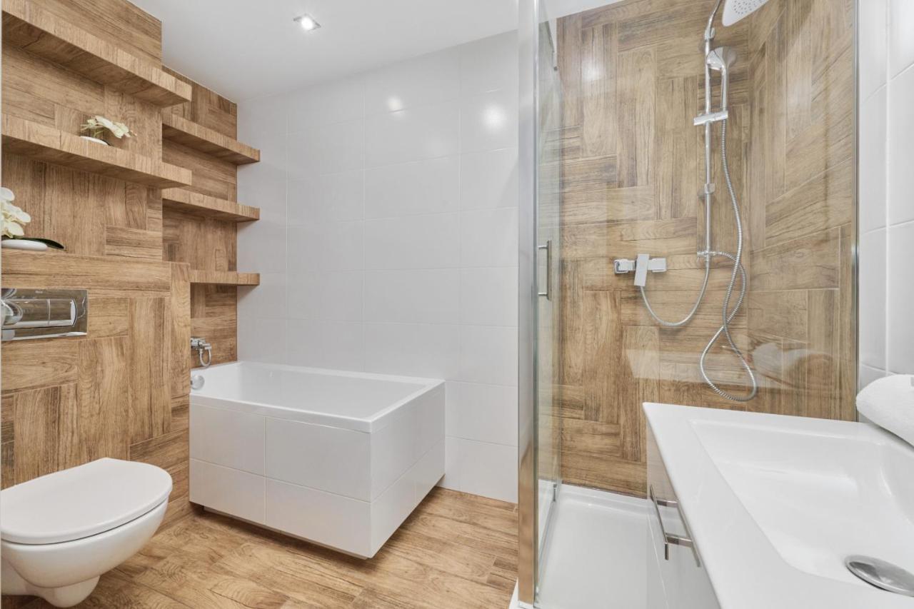 Chique For A Big Family With 2 Parking Spaces By Renters *