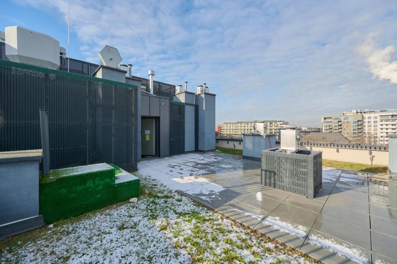 Chique For A Big Family With 2 Parking Spaces By Renters