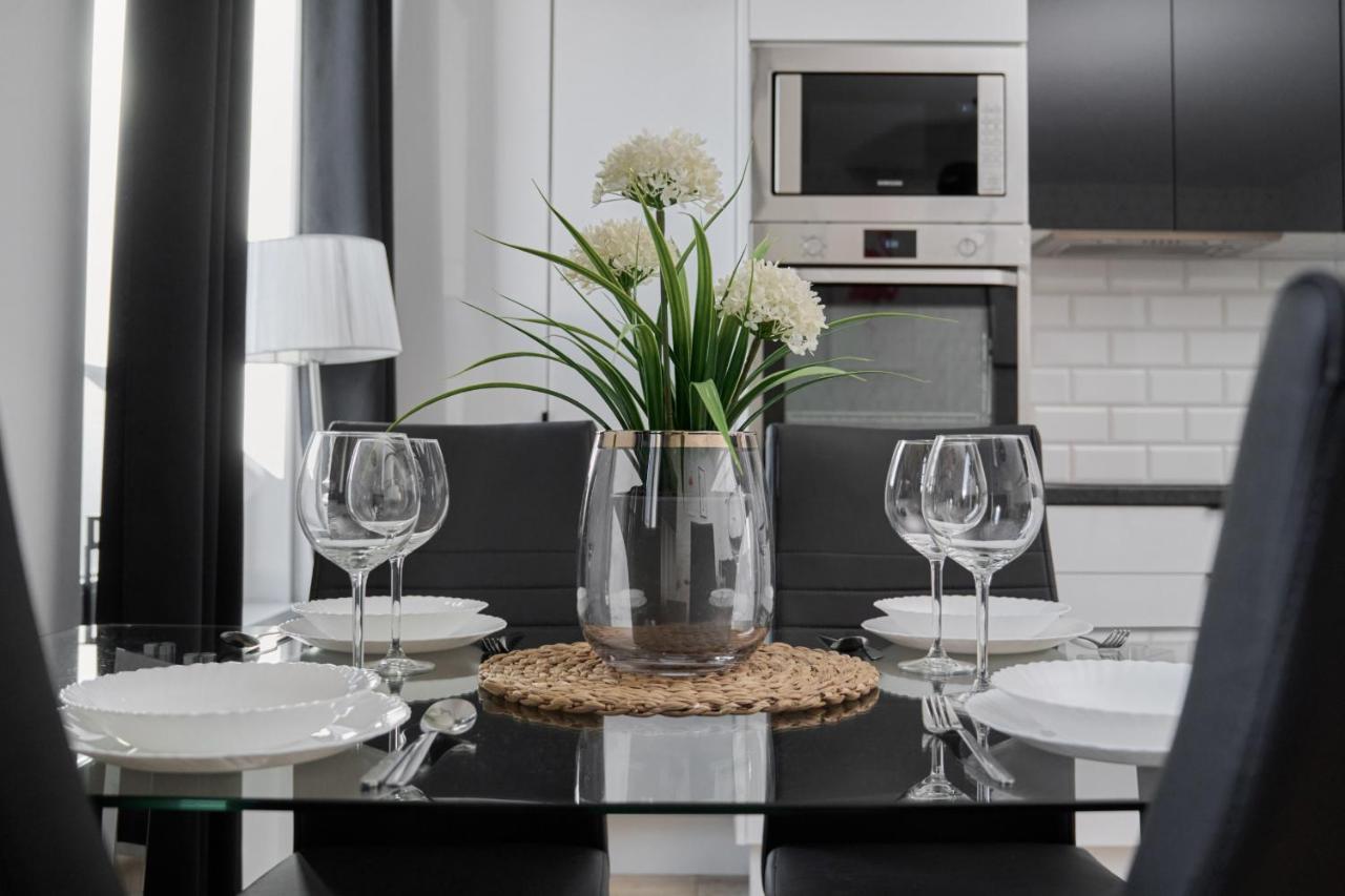 Chique For A Big Family With 2 Parking Spaces By Renters