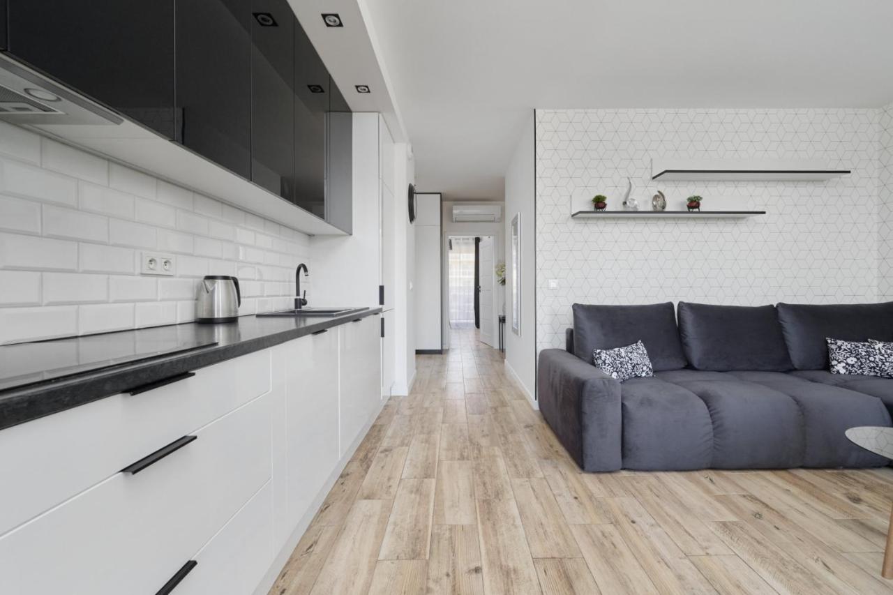 Chique For A Big Family With 2 Parking Spaces By Renters * Wroclaw