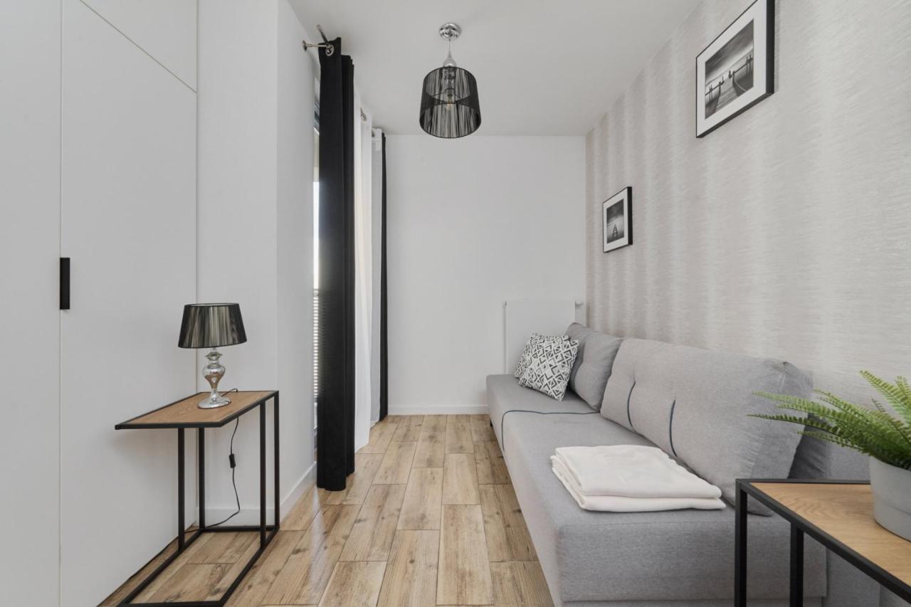 Chique For A Big Family With 2 Parking Spaces By Renters Apartment