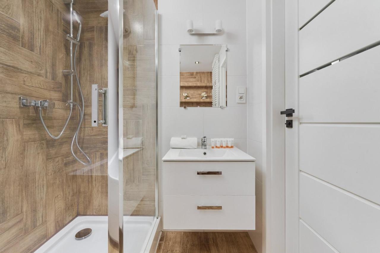 Chique For A Big Family With 2 Parking Spaces By Renters Apartment *