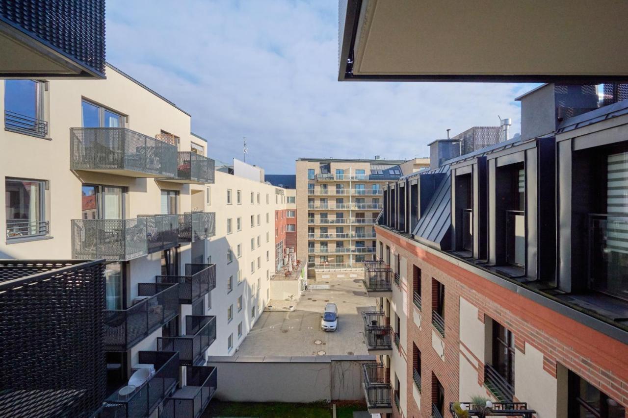 Apartment Chique For A Big Family With 2 Parking Spaces By Renters Wroclaw