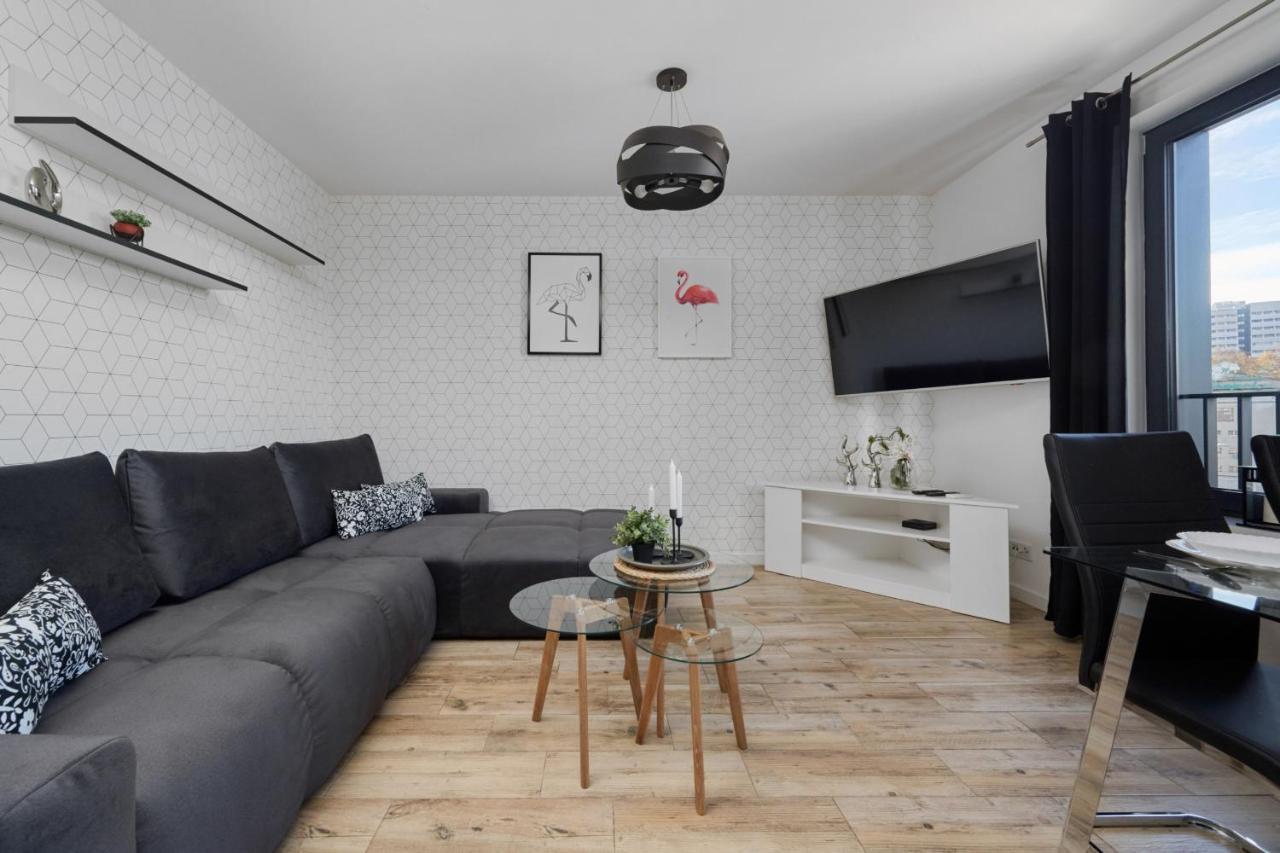 Chique For A Big Family With 2 Parking Spaces By Renters *