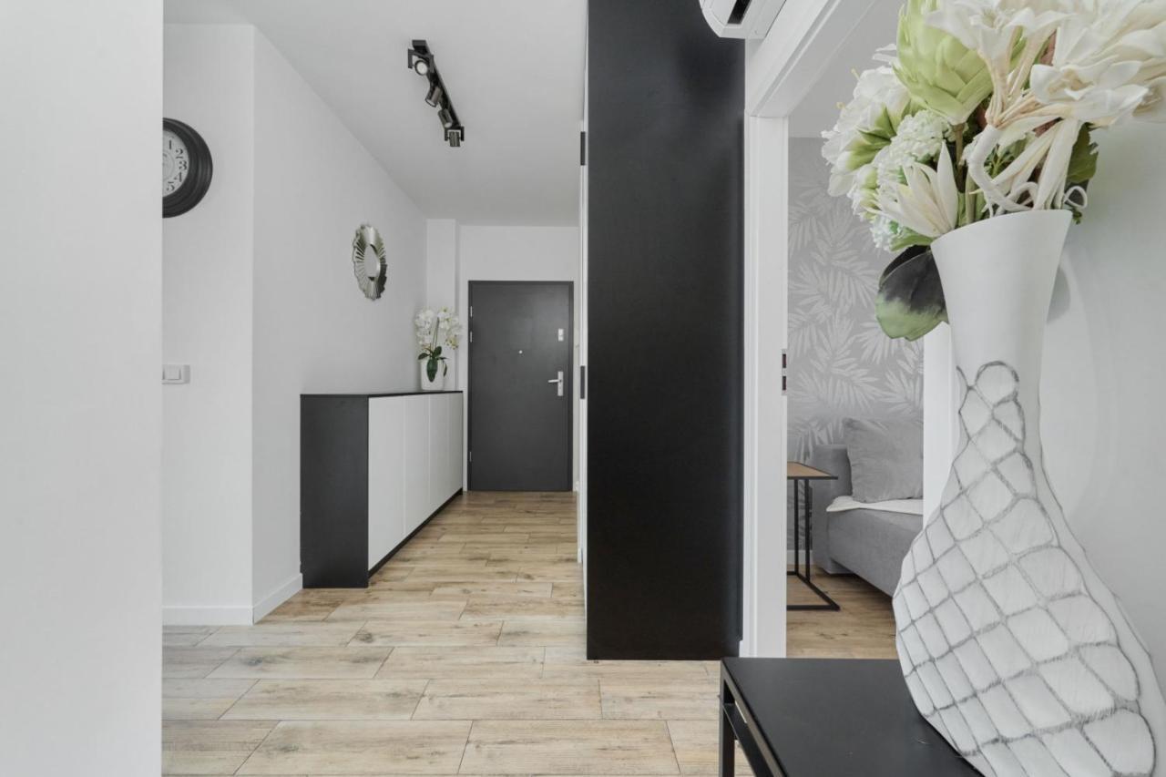 Chique For A Big Family With 2 Parking Spaces By Renters Apartment