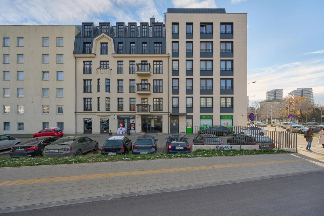 Chique For A Big Family With 2 Parking Spaces By Renters Apartment