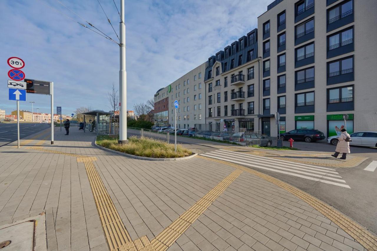 Chique For A Big Family With 2 Parking Spaces By Renters